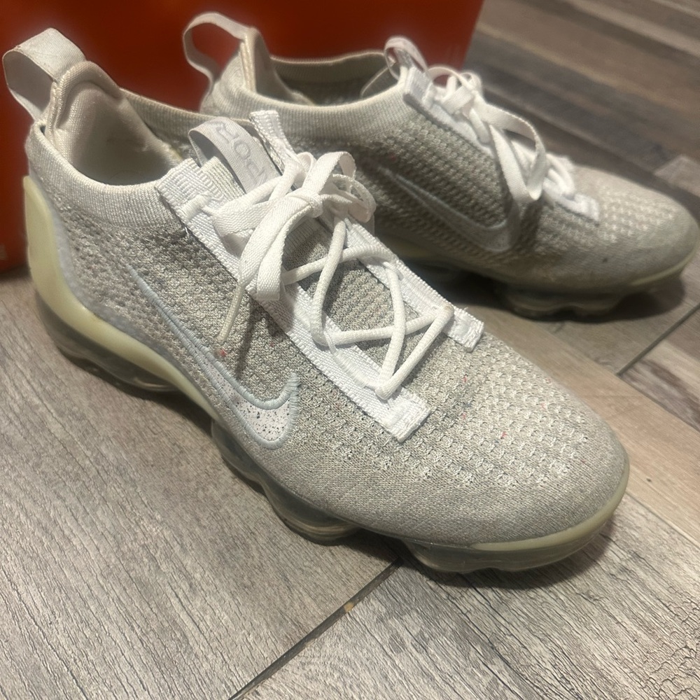 Nike Cream Flyknit Vapormax Shoes